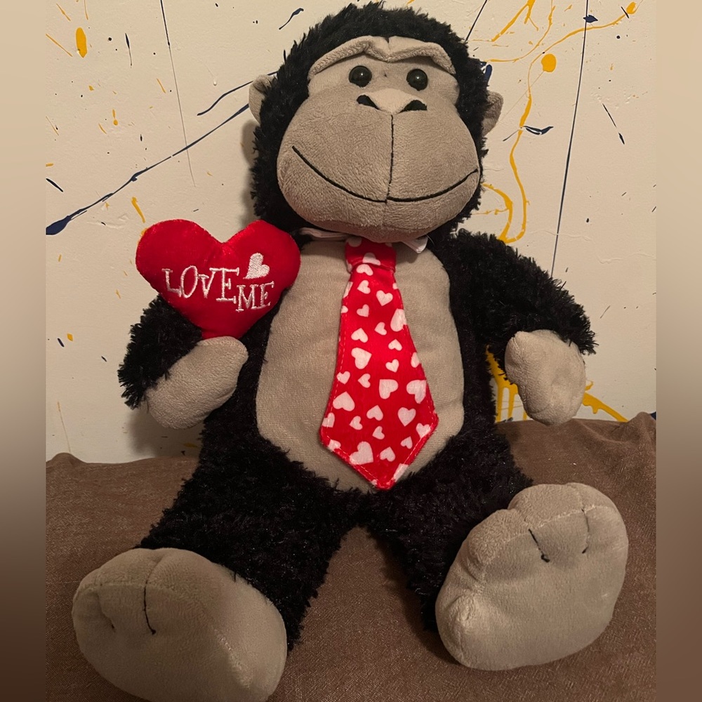 ‘Love me’ gorilla with tie